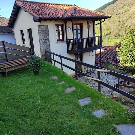 La Casina De Santulaya Villa Adrales Екстериор снимка