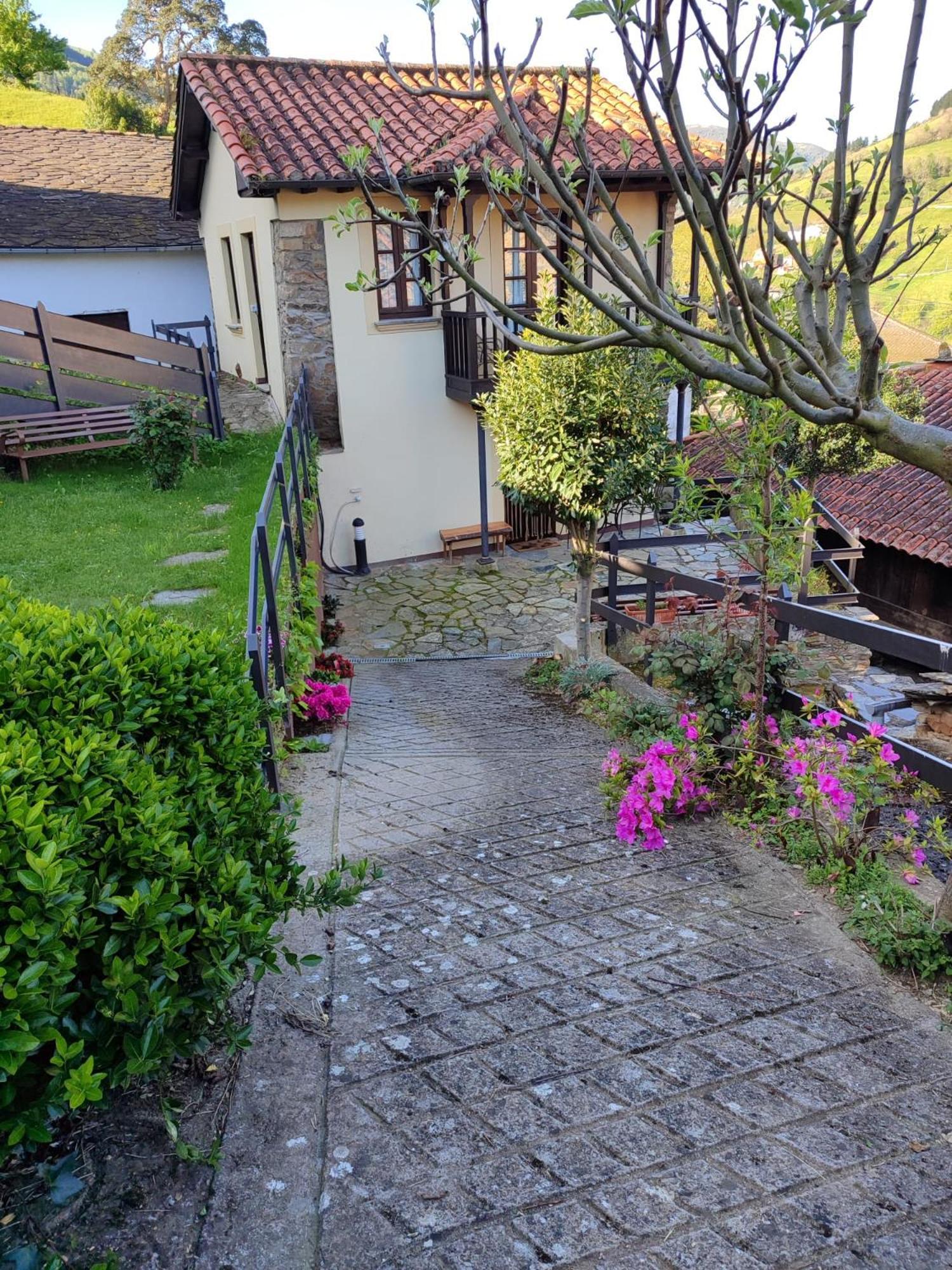 La Casina De Santulaya Villa Adrales Екстериор снимка