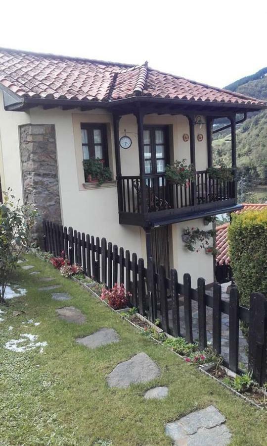 La Casina De Santulaya Villa Adrales Екстериор снимка